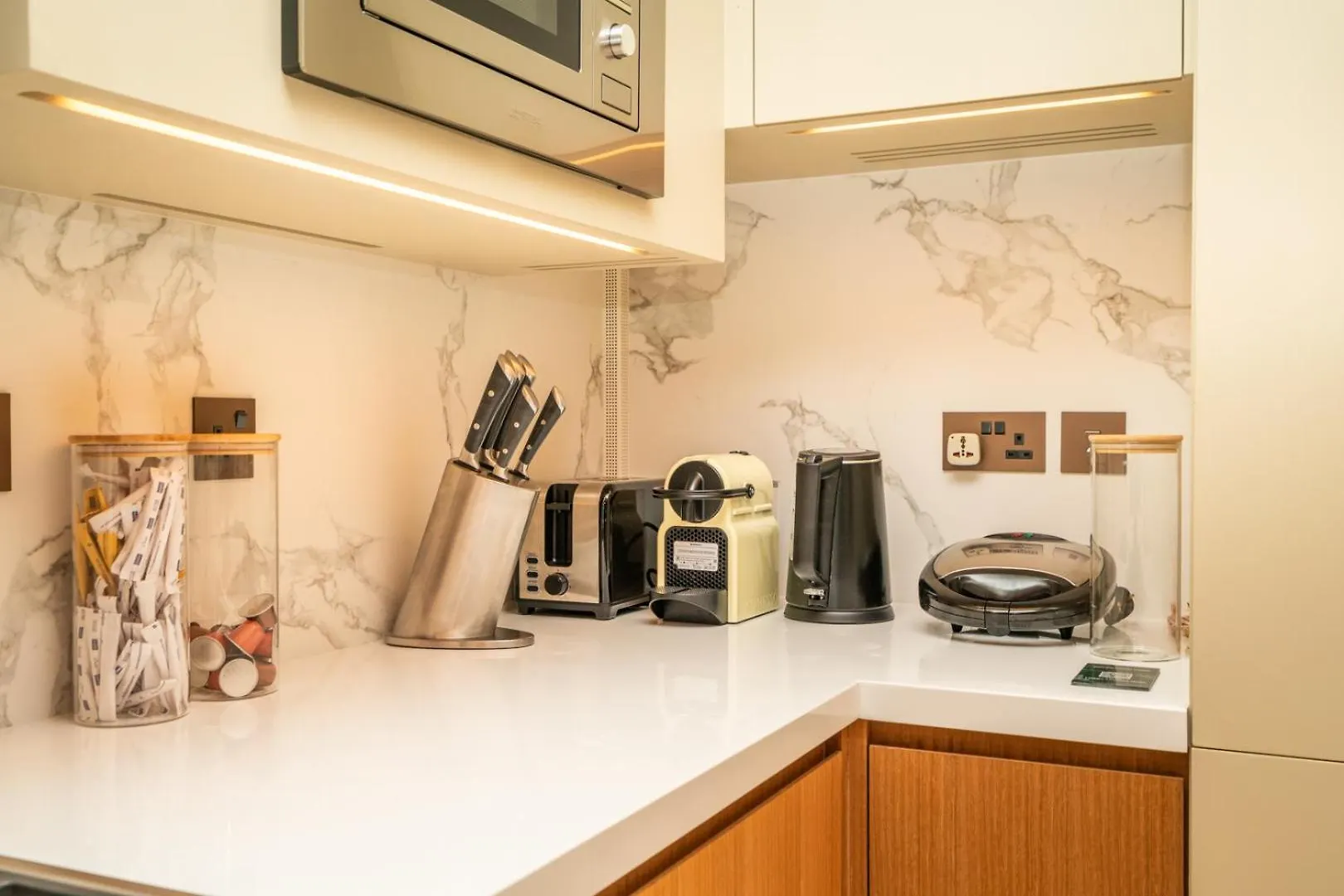 Apartment Downtown Luxury, The Address Opera Residences, 2Br Burj View Dubai
