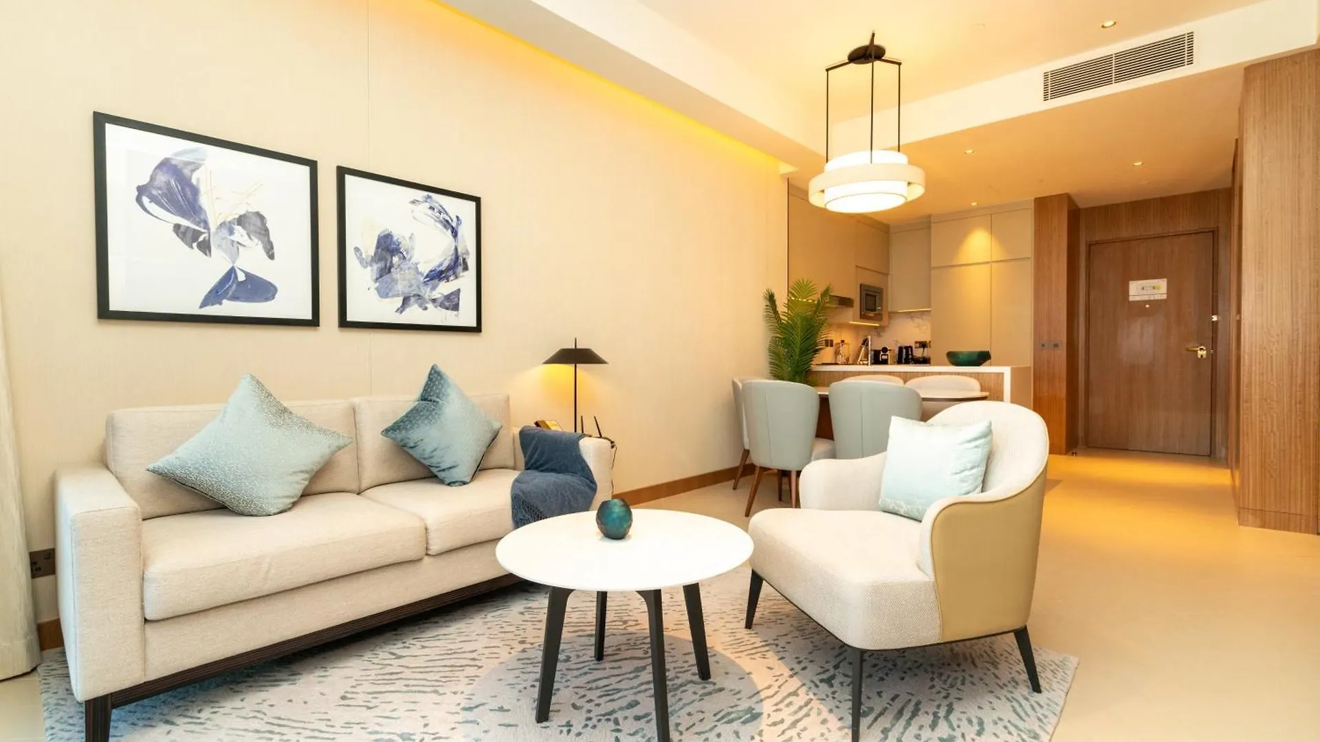 Downtown Luxury, The Address Opera Residences, 2Br Burj View Dubaj